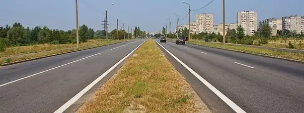 Билет 2, вопрос 1: Сколько полос для движения имеет данная дорога?